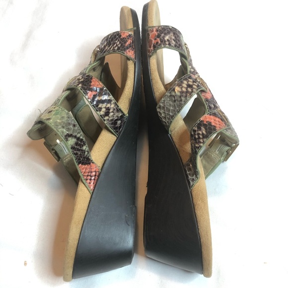 Vionic Orthaheel green snakeskin print sandals - Picture 4 of 7